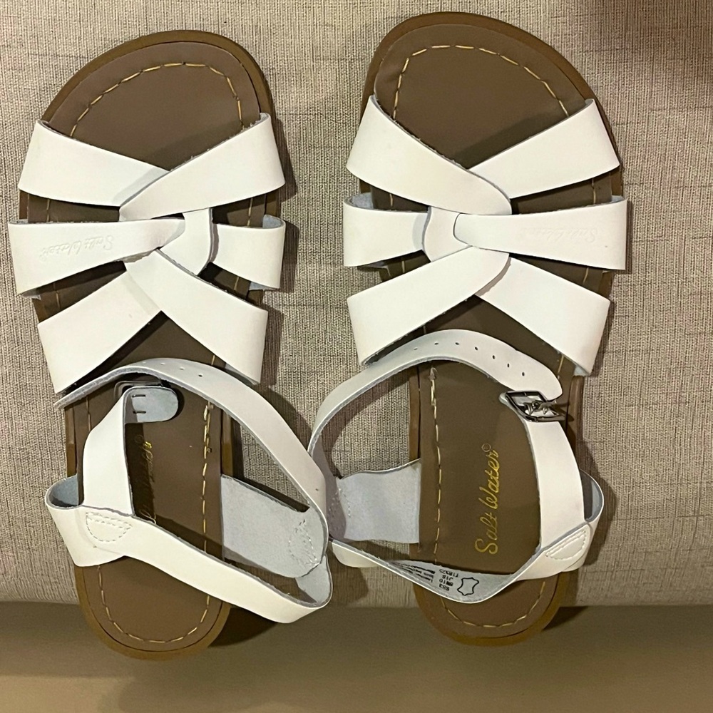 The Saltwater Sandals in white, size 8Wide